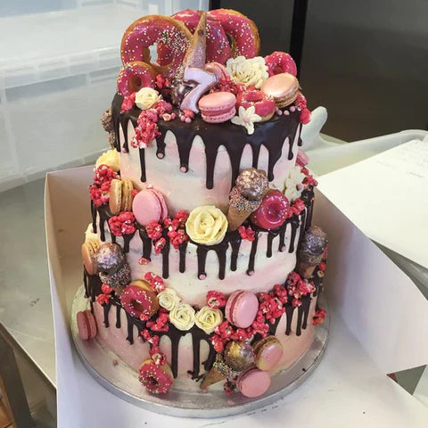 Bespoke Wedding Cake Or Signature Wedding Cake?