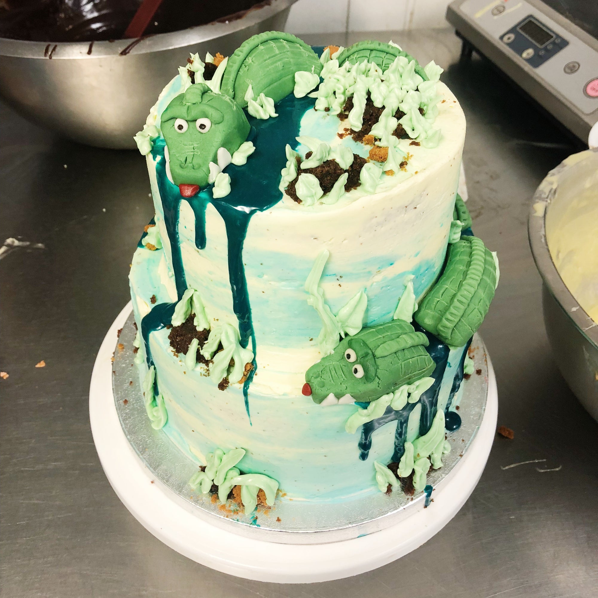 Chomp into Fun: Unique Crocodile Birthday Cake Delight!