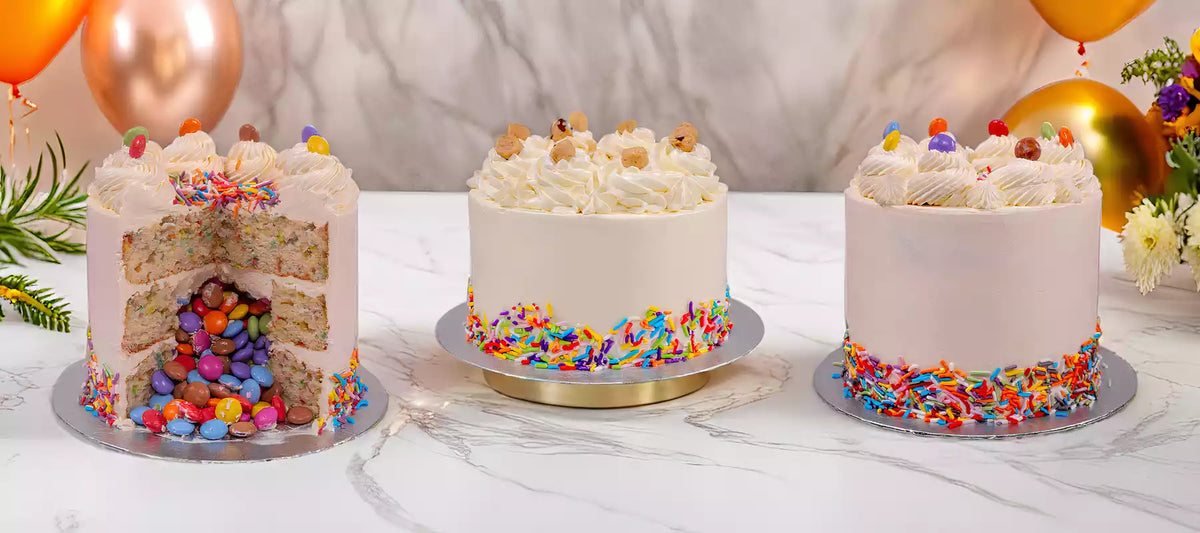 Funfetti birthday cakes with rainbow sprinkles from Anges de Sucre