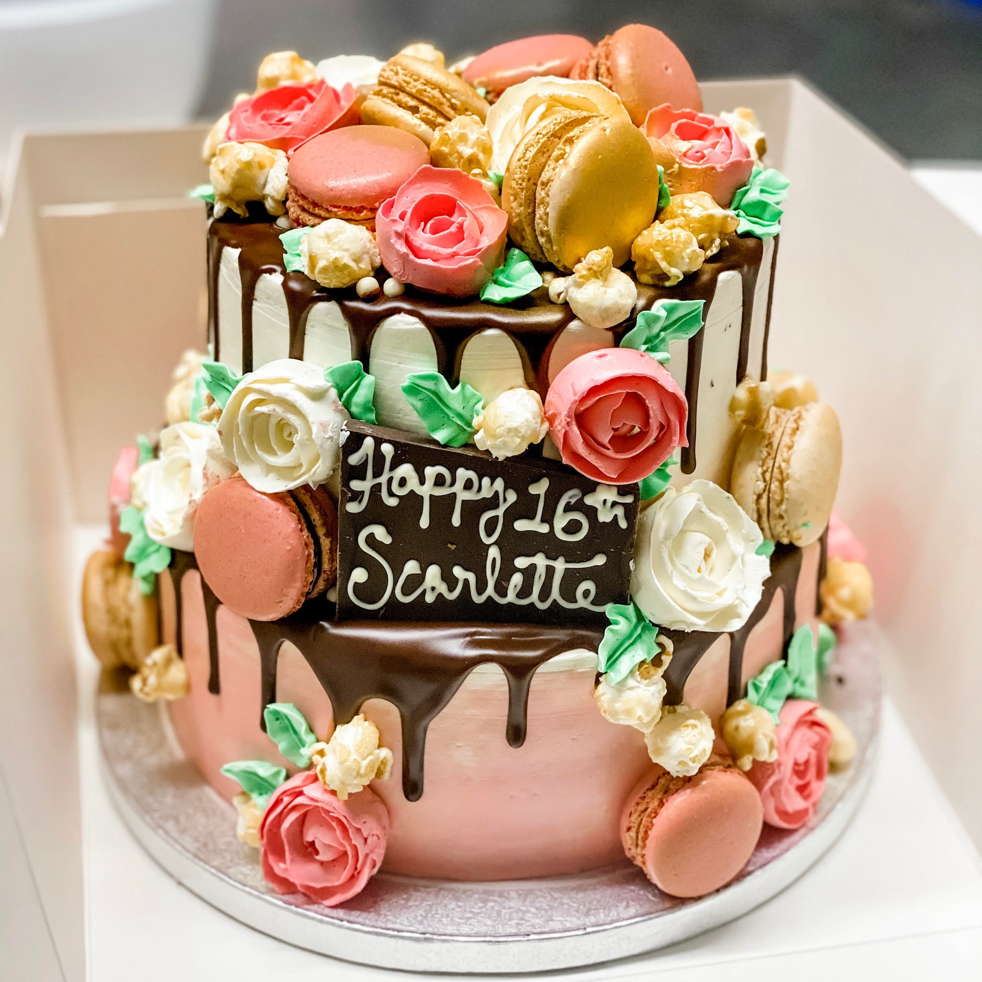 Elegant birthday cake | Elegant birthday cakes, Mother birthday cake, 50th birthday  cake for women