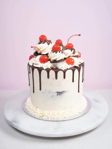 What type of cake is traditionally eaten at Christmas time?