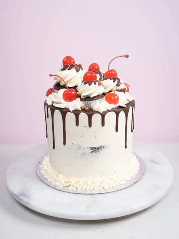 What type of cake is traditionally eaten at Christmas time?