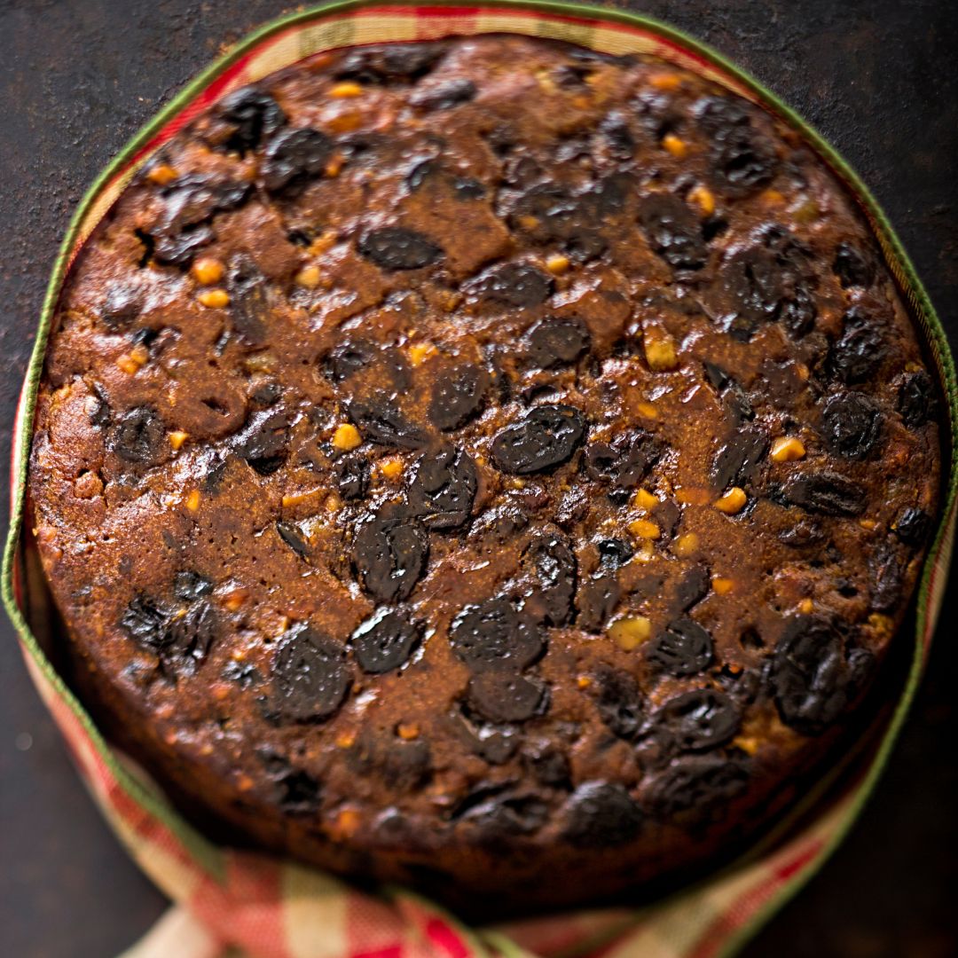 How to feed a Christmas Cake