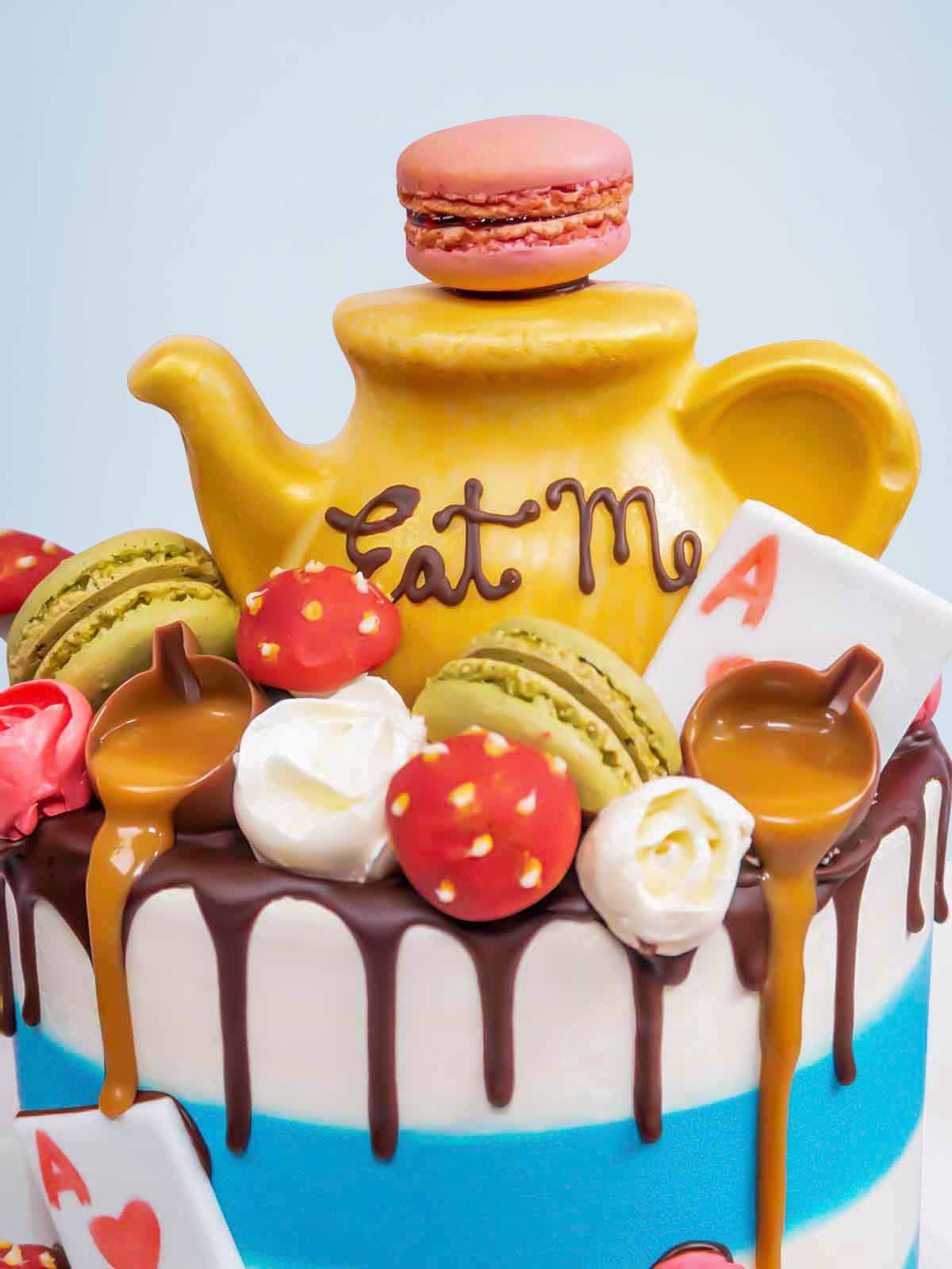 Alice in Wonderland Cake to Buy