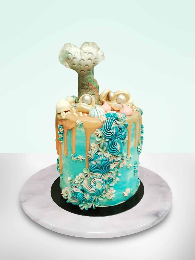 Soft blue birthday cake inspiration