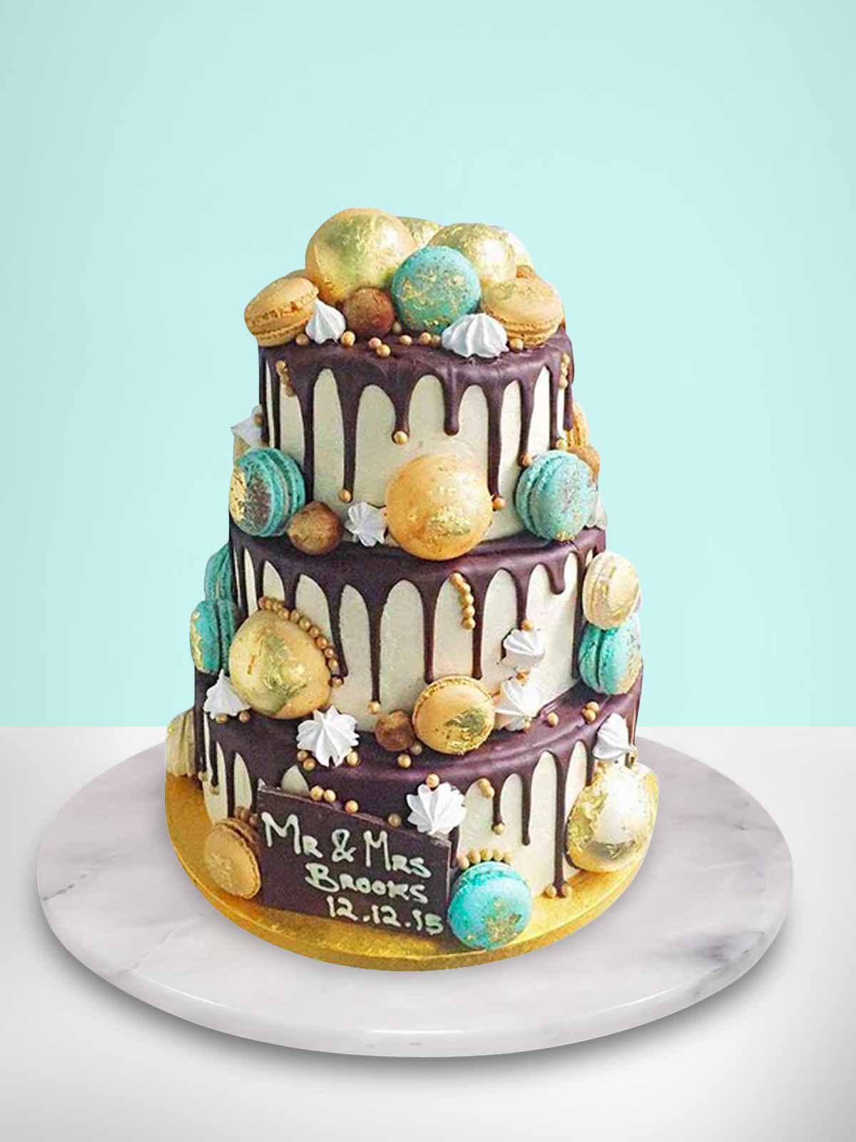 Golden Baublesl Wedding Cake