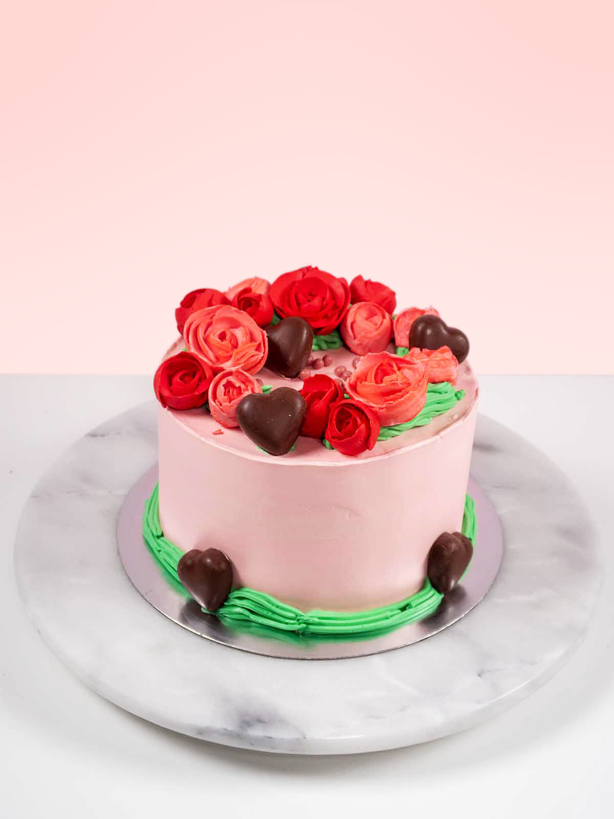 Roses and Chocolates Valentine&#39;s Cake to Buy