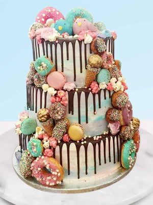 Unique Lovebirds Wedding Cake