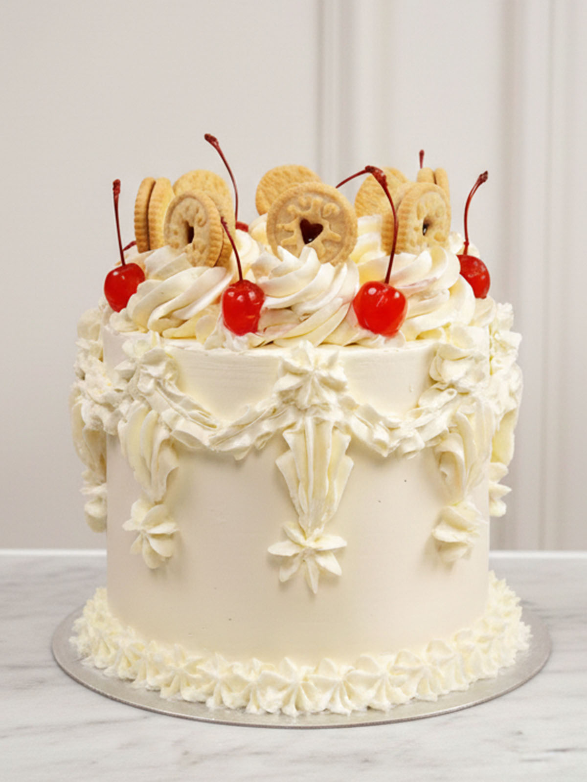 Vintage Victoria Sponge Cake delivered in London and Surrey