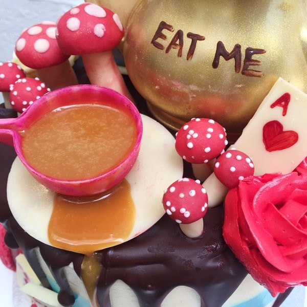 Alice in Wonderland Cake